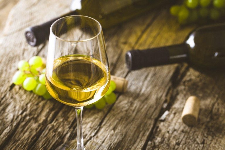 vinifikikacija bijelih strukturiranih vina na maceraciji